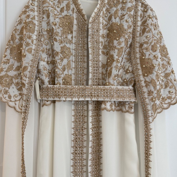 White and Gold Kaftan Cape Effect - Picture 5 of 11